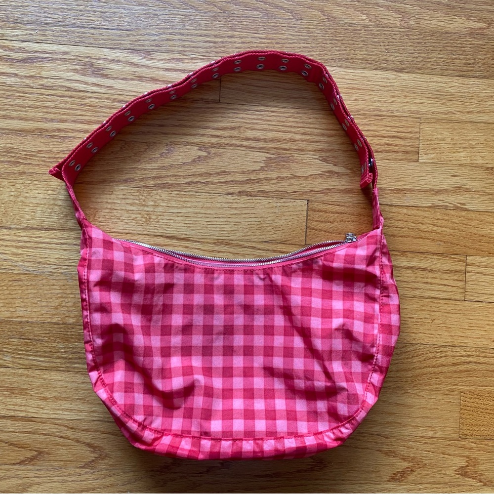 BAGGU X Molly Goddard Ruby Gingham Medium Crescent w Popper Strap
